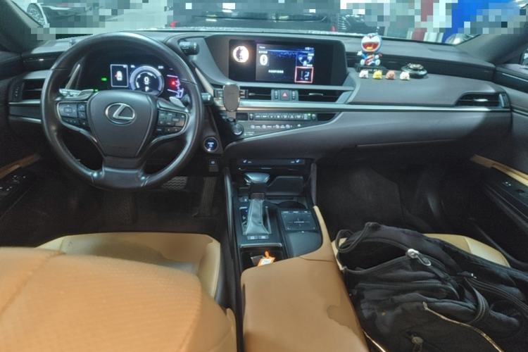 Used Lexus ES 2020 300h Premier Edition Center Console