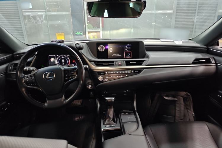 Used Lexus ES 2020 200 Excellence Edition Center Console