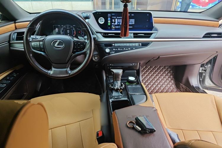 Used Lexus ES 2020 200 Excellence Edition Center Console