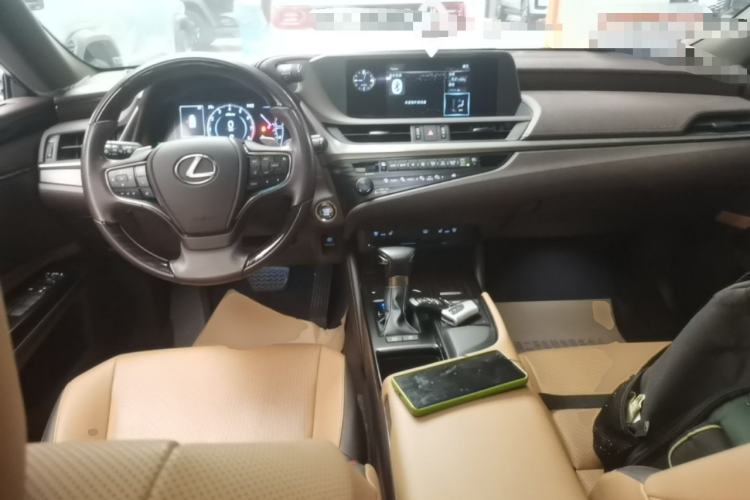 Used Lexus ES 2020 200 Luxury Edition Center Console
