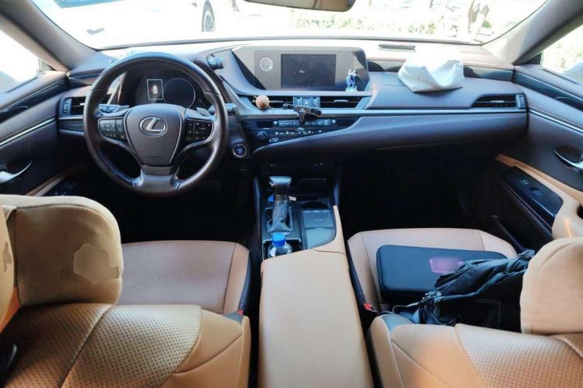 Used Lexus ES 2020 300h Premier Edition Center Console