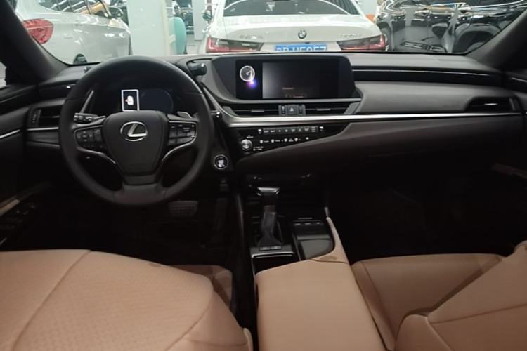 Used Lexus ES 2020 200 Excellence Edition Center Console