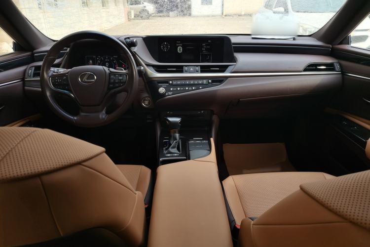 Used Lexus ES 2020 200 Excellence Edition Center Console