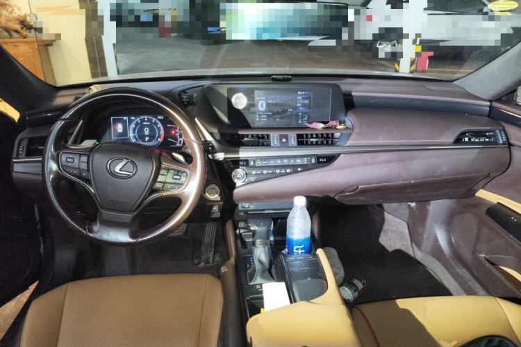 Used Lexus ES 2020 200 Excellence Edition Center Console