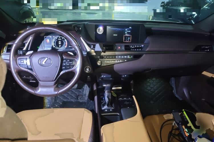 Used Lexus ES 2020 200 Excellence Edition Center Console