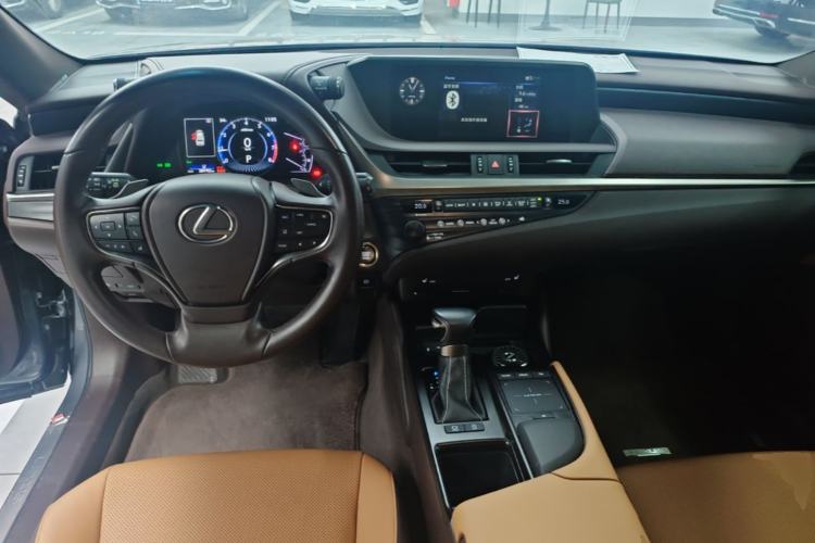 Used Lexus ES 2020 200 Excellence Edition Center Console