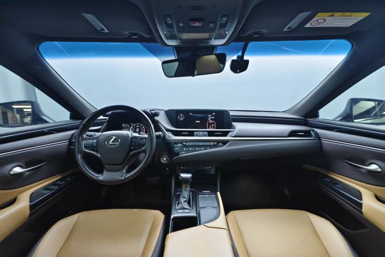 Used Lexus ES 2020 200 Excellence Edition Center Console