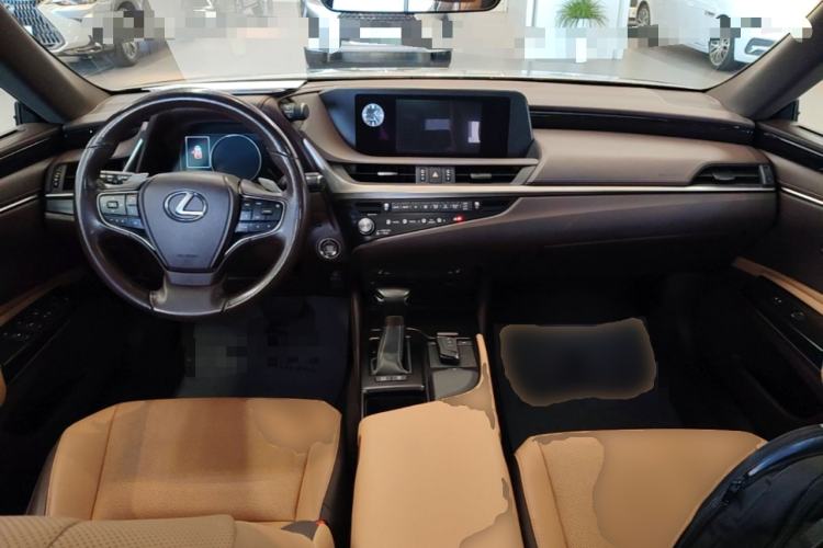 Used Lexus ES 2020 200 Excellence Edition Center Console