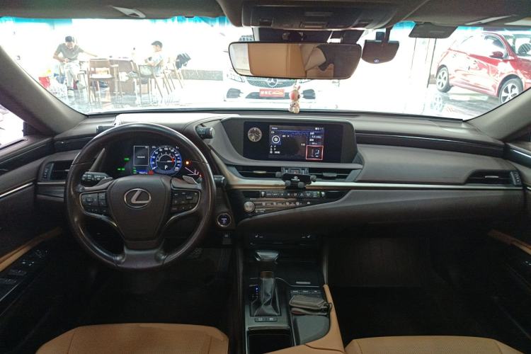 Used Lexus ES 2020 300h Premier Edition Center Console