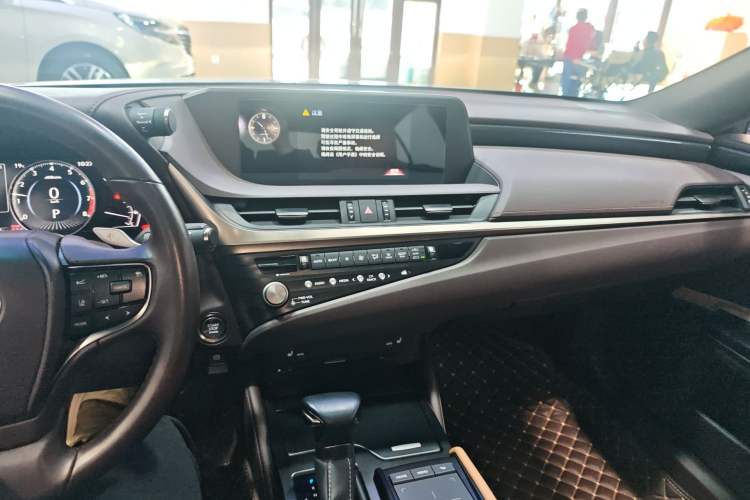Used Lexus ES 2020 200 Excellence Edition Center Console