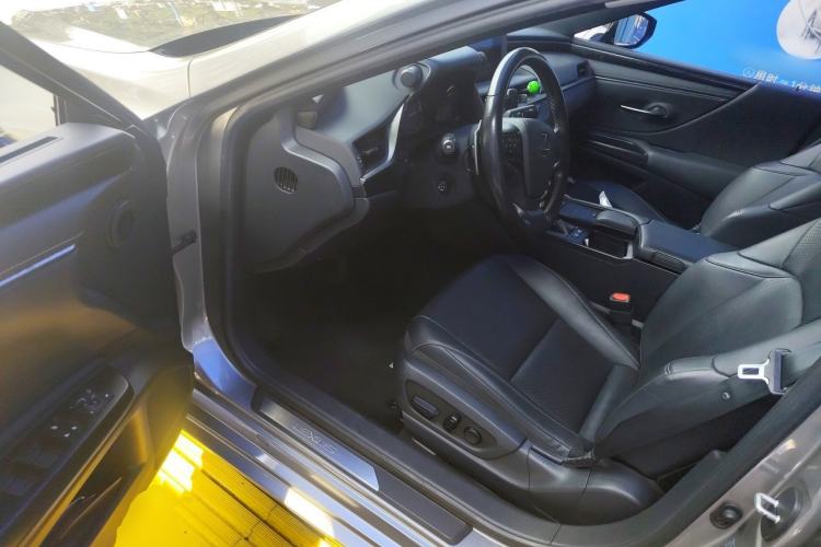 Used Lexus ES 2020 300h Premier Edition Driver Seat
