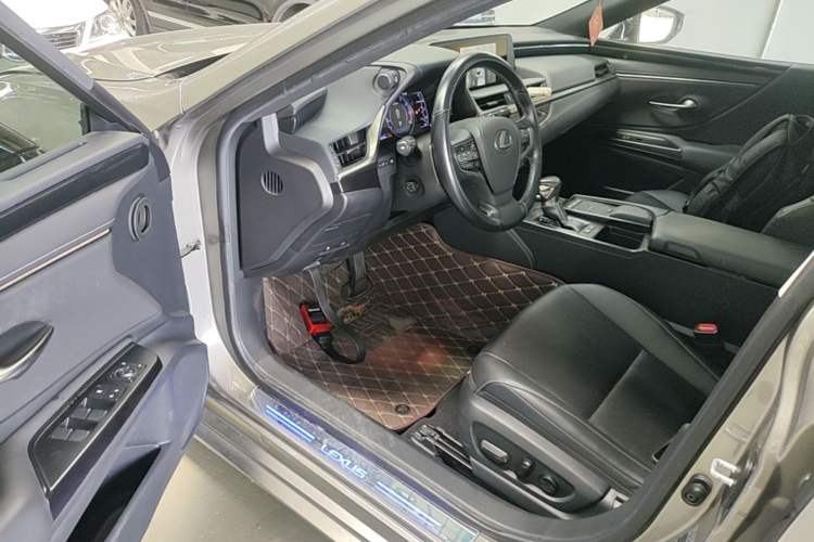 Used Lexus ES 2020 200 Excellence Edition Driver Seat