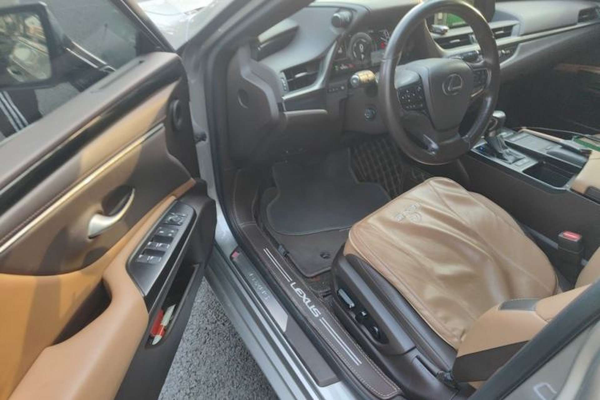 Used Lexus ES 2020 300h Premier Edition Driver Seat