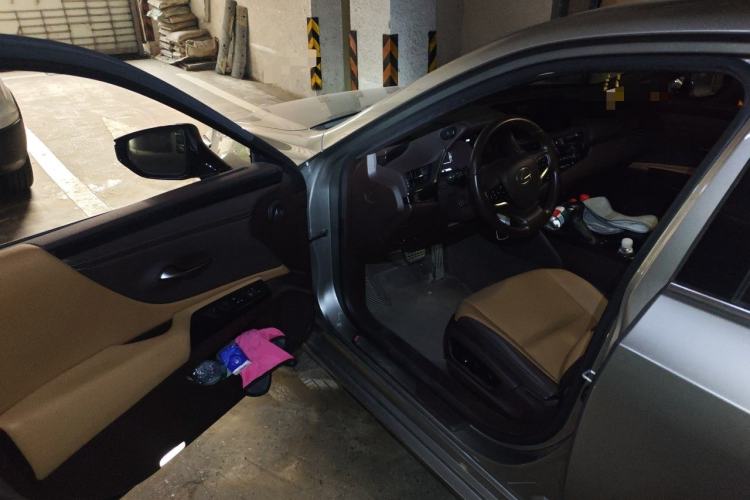 Used Lexus ES 2020 200 Excellence Edition Driver Seat