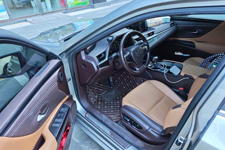 Used Lexus ES 2020 300h Premier Edition Driver Seat