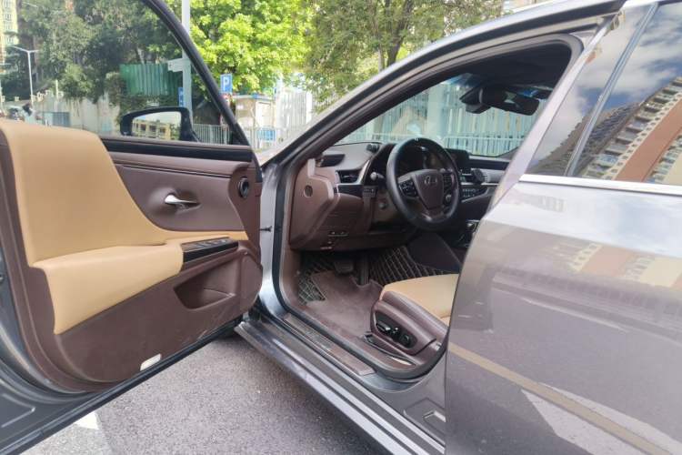 Used Lexus ES 2020 200 Excellence Edition Driver Seat