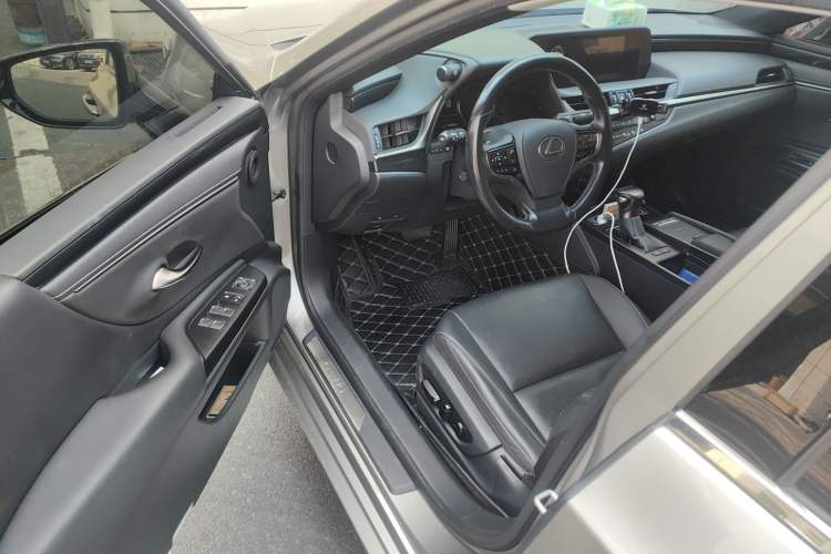 Used Lexus ES 2020 200 Excellence Edition Driver Seat