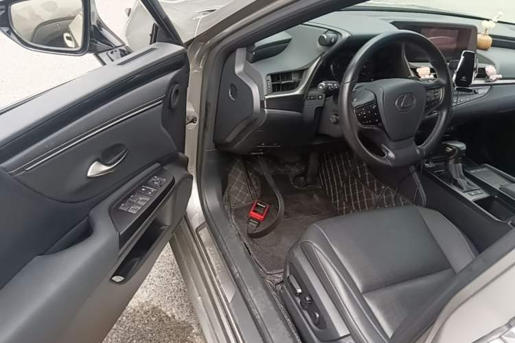 Used Lexus ES 2020 200 Excellence Edition Driver Seat