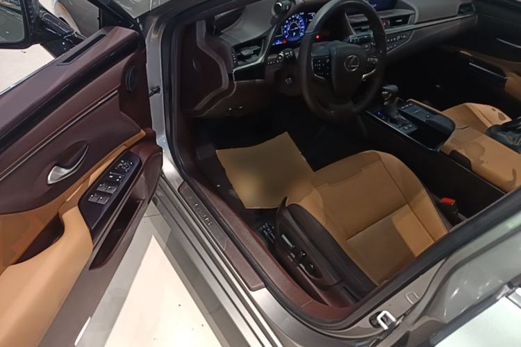 Used Lexus ES 2020 200 Excellence Edition Driver Seat