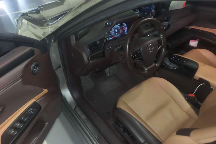Used Lexus ES 2020 300h Premier Edition Driver Seat