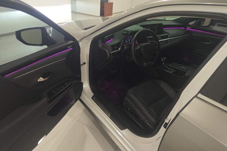 Used Lexus ES 2020 200 Excellence Edition Driver Seat