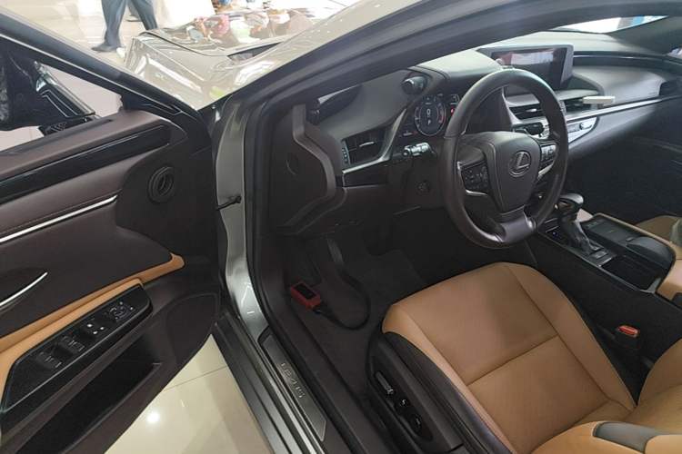 Used Lexus ES 2020 200 Excellence Edition Driver Seat