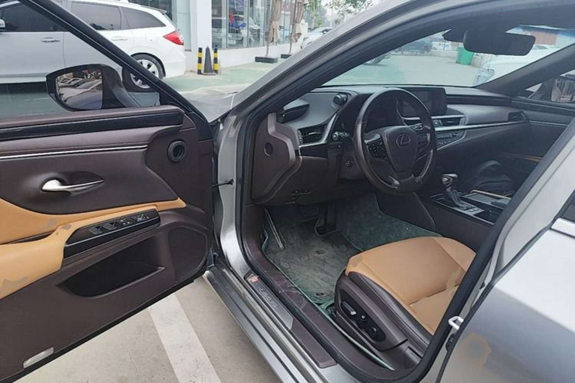 Used Lexus ES 2020 300h Premier Edition Driver Seat
