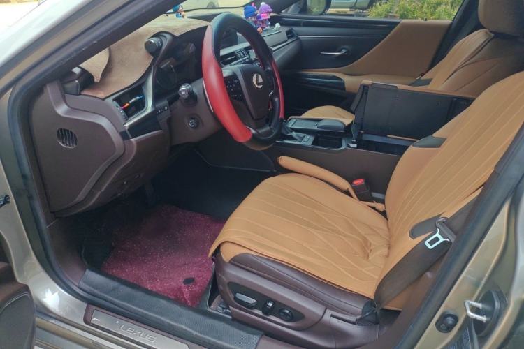 Used Lexus ES 2020 300h Premier Edition Driver Seat