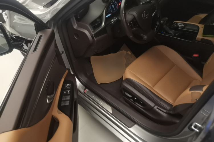 Used Lexus ES 2020 200 Luxury Edition Driver Seat