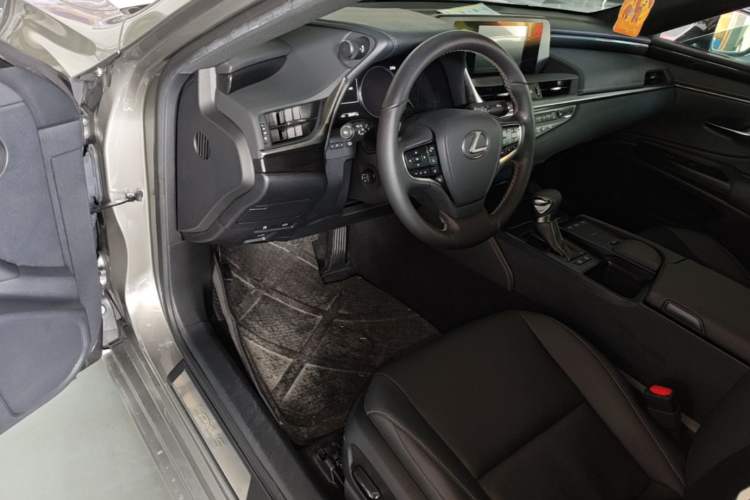 Used Lexus ES 2020 200 Excellence Edition Driver Seat