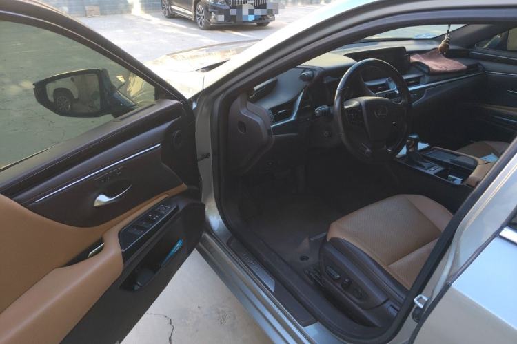 Used Lexus ES 2020 200 Luxury Edition Driver Seat