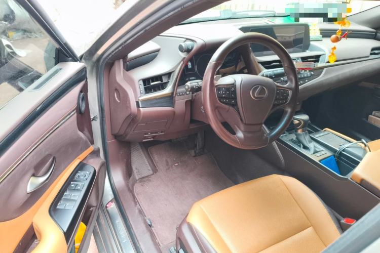 Used Lexus ES 2020 260 Excellence Edition Driver Seat