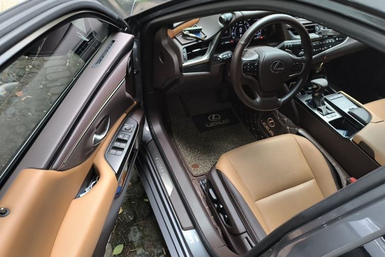 Used Lexus ES 2020 200 Excellence Edition Driver Seat