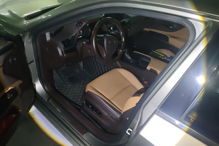 Used Lexus ES 2020 200 Excellence Edition Driver Seat