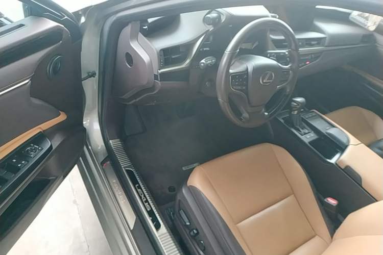 Used Lexus ES 2020 200 Luxury Edition Driver Seat