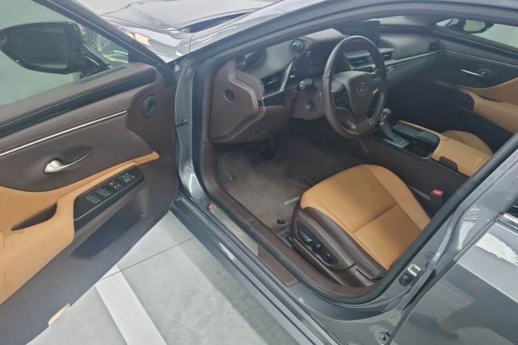 Used Lexus ES 2020 200 Excellence Edition Driver Seat