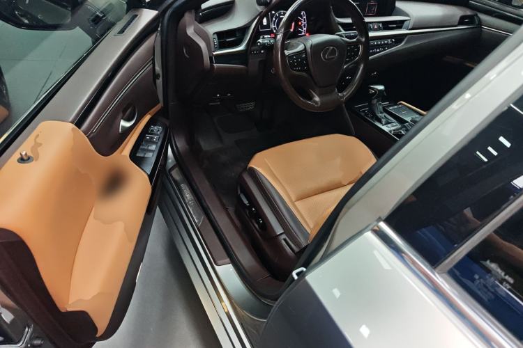 Used Lexus ES 2020 200 Excellence Edition Driver Seat