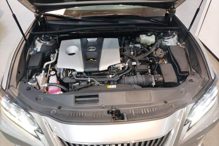 Used Lexus ES 2020 300h Deluxe Edition Engine Bay