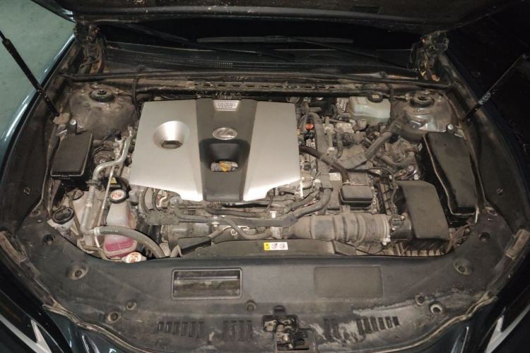 Used Lexus ES 2020 300h Deluxe Edition Engine Bay