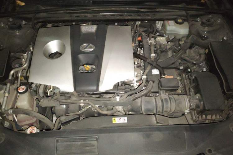 Used Lexus ES 2020 300h Premier Edition Engine Bay