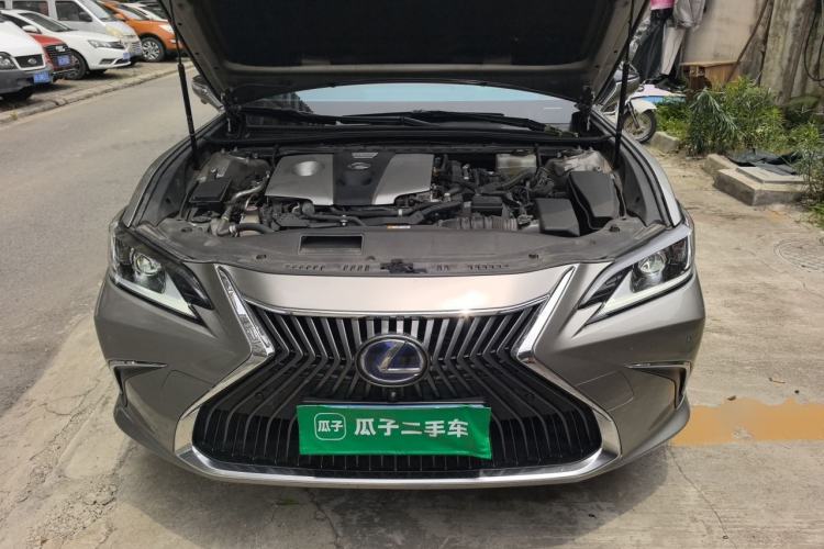 Used Lexus ES 2020 300h Premier Edition Engine Bay