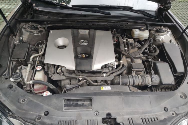 Used Lexus ES 2020 300h Premier Edition Engine Bay