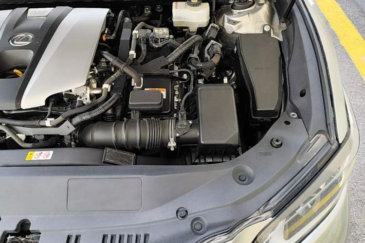 Used Lexus ES 2020 300h Premier Edition Engine Bay Left