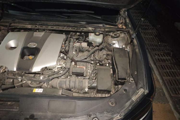 Used Lexus ES 2020 300h Deluxe Edition Engine Bay Left