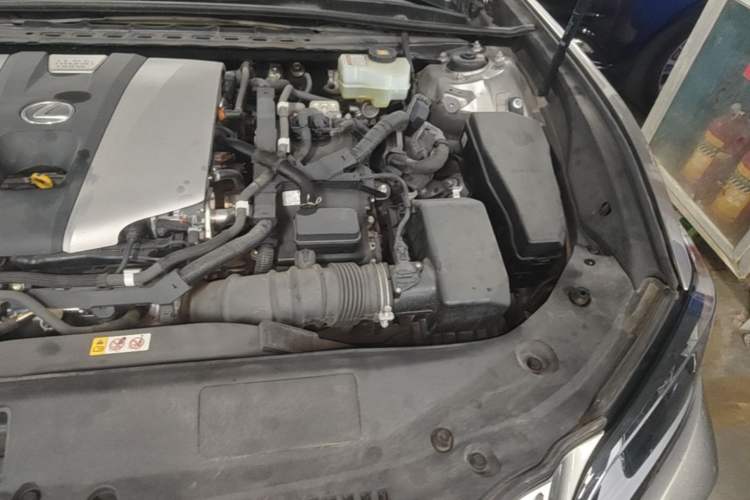 Used Lexus ES 2020 300h Premier Edition Engine Bay Left