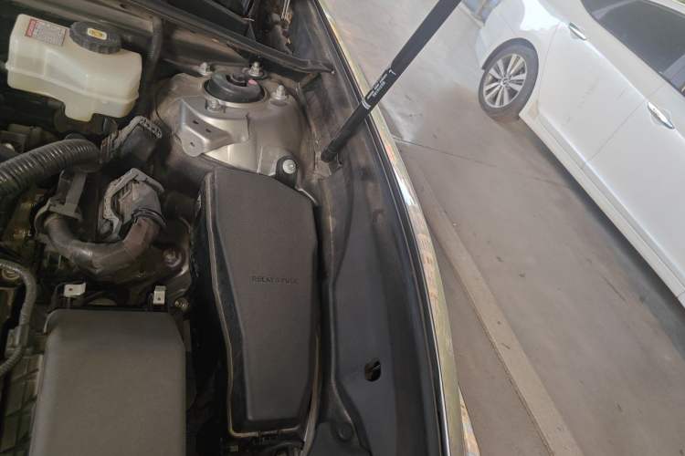 Used Lexus ES 2020 300h Premier Edition Engine Bay Left