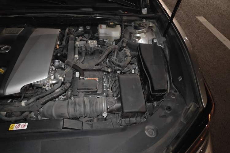 Used Lexus ES 2020 300h Deluxe Edition Engine Bay Left