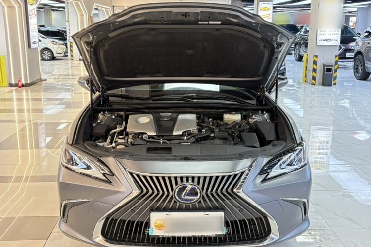 Used Lexus ES 2020 300h Premier Edition Engine Bay