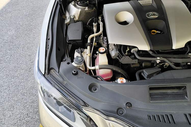 Used Lexus ES 2020 300h Premier Edition Engine Bay Right