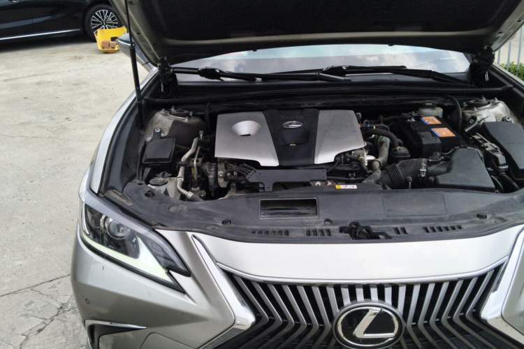 Used Lexus ES 2020 260 Excellence Edition Engine Bay Right